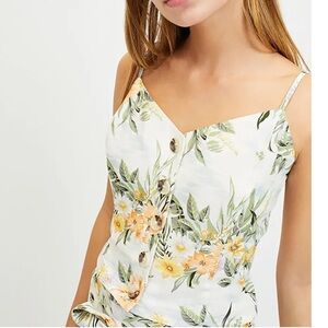 🌻3 for $25 SALE- Miss Selfridge Floral Linen Blend Crop Top